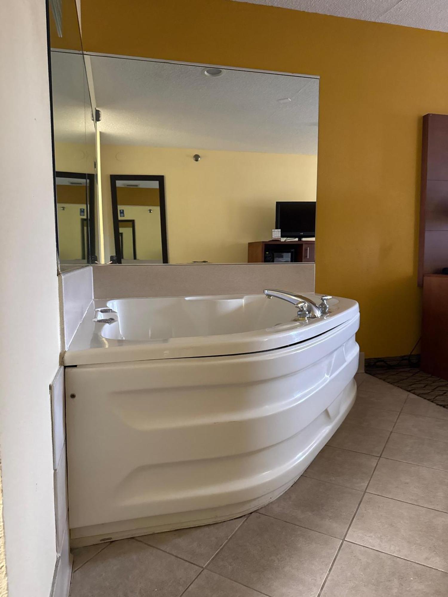 Baymont By Wyndham Mishawaka South Bend Area Hotel Bagian luar foto