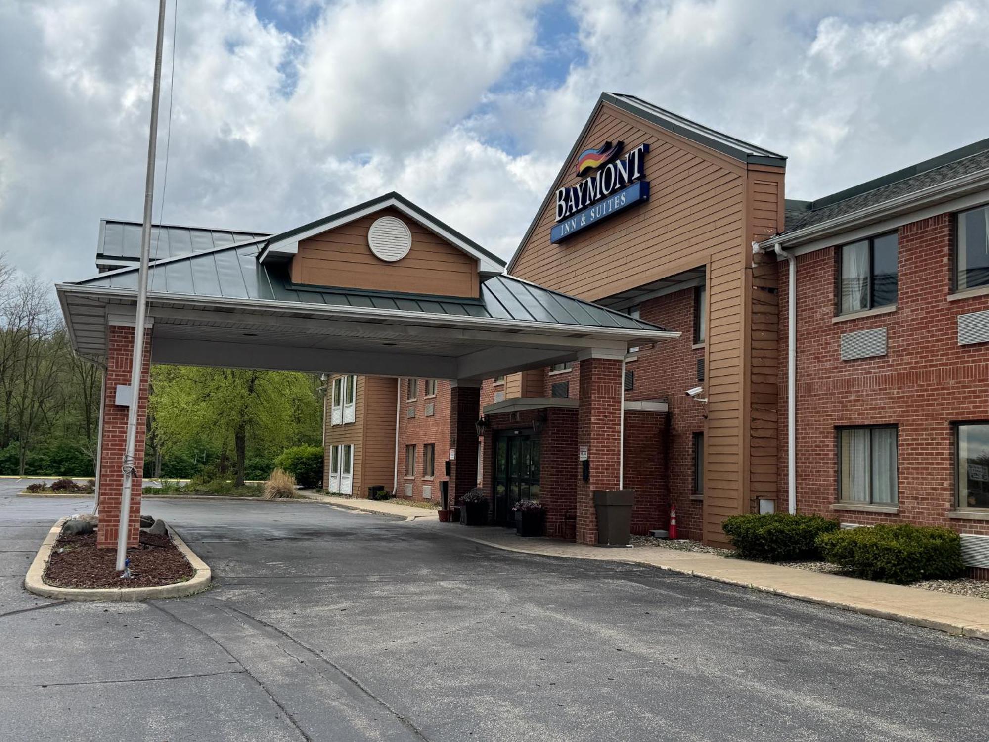 Baymont By Wyndham Mishawaka South Bend Area Hotel Bagian luar foto